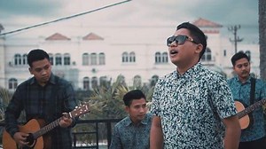 Download Lagu MP3 'Menepi' Cover Guyon Waton dari Versi Asli Ngatmombilung Ada Chord & Kunci Gitar - Tribunjatim.com