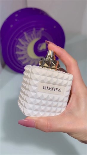 ✨ Born in Roma Uomo Ivory – @valentino.beauty A luminous celebration of strength and elegance, where freshness meets sophistication. Top Notes: Calabrian Bergamot, Pink Pepper, Ginger Middle Notes: Floral Accord, Geranium, Nutmeg Base Notes: Vetiver, Cedarwood, Vanilla #Valentino #BornInRomaIvory #MensFragrance ModernElegance FragranceForMen Available from @theofficialselfridges Nails @kissproductsuk {𝖯𝗅𝖾𝖺𝗌𝖾 𝖽𝗈 𝗇𝗈𝗍 𝗎𝗌𝖾 𝗆𝗒 𝖼𝗈𝗇𝗍𝖾𝗇𝗍 𝗐𝗂𝗍𝗁𝗈𝗎𝗍 𝗉𝖾𝗋𝗆𝗂𝗌𝗌𝗂𝗈𝗇} ♡ ♡ ♡ 