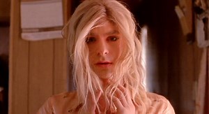 Clip de "We Exist" : Arcade Fire transforme Andrew Garfield en drag queen