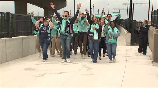 Grand Boulevard pedestrian bridge opens, connecting Kansas City riverfront to River Market