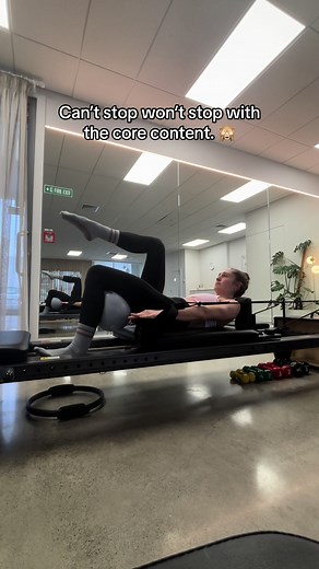Core focus (again 🙊). On one heavy spring to keep it gentle on the arms and smash the abs (2x speed). Exercise inspo from @POISE. PILATES #pilates #reformerpilates #pilatesgirl #pilatesstrong #pilatesfit #pilatestips #strength #tone #fitnessinspo #fitnessinspiration #trainingworkout #athleteworkout #workouts #thegoal #girlworkouts #bestexercises #bestpilatesworkout #bestworkout #fitnessworkout #gymfitnessworkout #fitnesstrainingworkout #exercises #workoutroutine #workoutwithme #exercises #corep