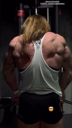 Incredible Female Bodybuilder Back Workout | Extreme Muscle Display