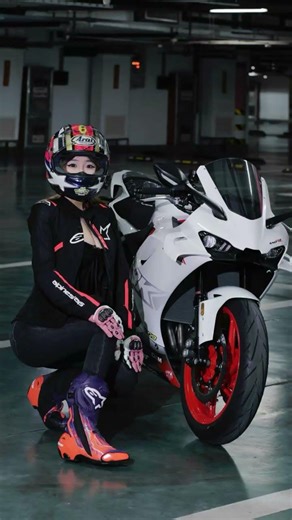 Excelle 450RR vs Cayenne 450RR: Isle of Man Showdown