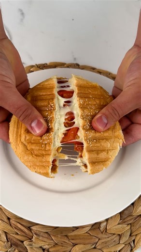 Cheesy Bread Pizza Hack 🍕 | Genius Inventions