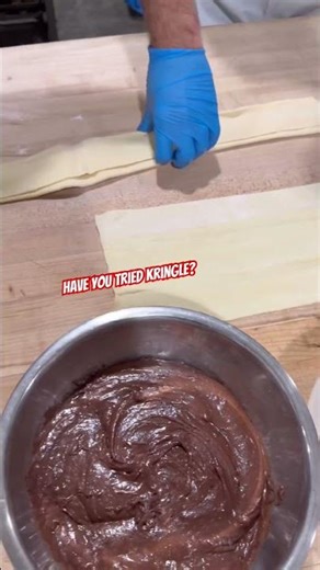 Racine’s Legendary O&H Danish Bakery Kringle | Best Wisconsin Kringle Ever! 🇺🇸🥐