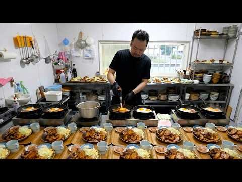 Only 4 Seats! Hidden Osaka Diner's "Manga-Size" Meat Mountain