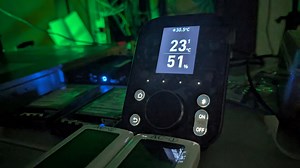 Using the SwitchBot Hub 3 to automatically manage the air conditioning in a server room