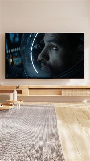 À la recherche d'un téléviseur grand écran ? Optez pour un téléviseur BRAVIA 5 (de 55 à 98 pouces) ! La brillance Mini LED le savoir de Sony en matière d'image offrent un contraste plus net, des reflets plus lumineux et des couleurs plus riches, pour un rendu plus éclatant que jamais 🍬👀 https://bit.ly/3TDvn4z #BRAVIA #SonyTV #SonyBRAVIA #Cinéma #HomeCinema | Sony France