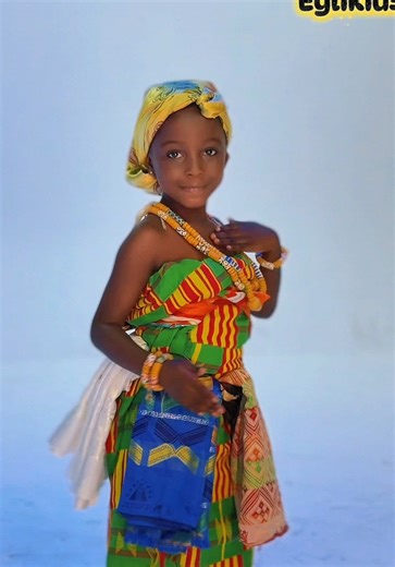 Let’s start your day with a carefully calculated Apatampa dance from our beautiful Ghanaian princess🥰😍 #apatampa #ghanamonth #kidsoftiktok #eglikids #fyp