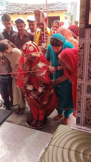 दुल्हन का घर मैं प्रवेश करते हुए❤️ #himachaliculture #wedding #phadilifestyle #himachalishadi