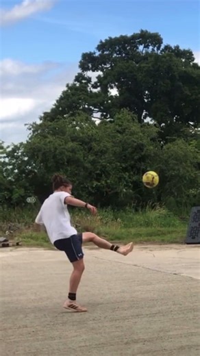 Unintentional 1960's Celebration from Archie and the Italian ⚽