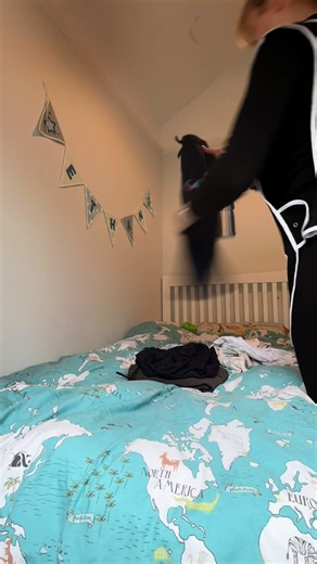 Clean with me 🫧🧚#cleaning #cleanwithme #bedroom #house #therapy 🥰