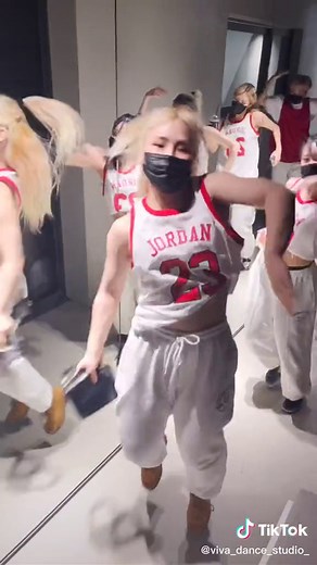 TikTok의 VIVA DANCE STUDIO