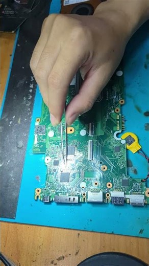 Sửa laptop Lenovo ThinkPad T480s chạy không lên hình