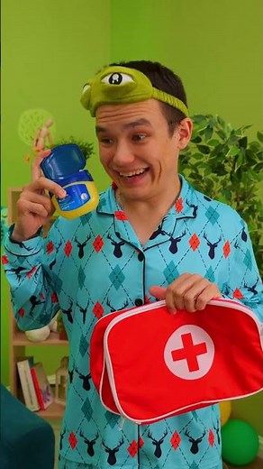 🩹POP! Super Easy BANDAGE REMOVAL HACK That Stops the OUCH! ✨ #shorts #lifehack