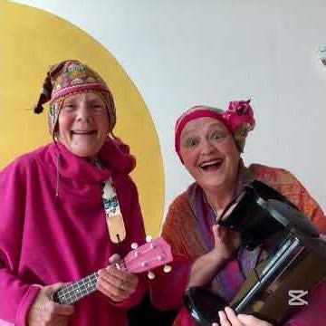 BELLA CIAO CIAO CIAO. #harmonium #boerin #typetjes #clown #clowns #muziek #lachen #makeawish #spelen