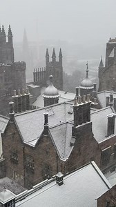 Snowfall over Edinburgh ☃️ views from @cameraobscuraedinburgh | Ian G Black