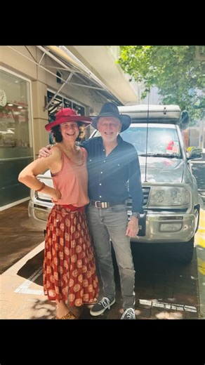 Nothing like a challenge to keep you alive. Reg walks in today, big grin, bigger noggin. “I want a navy wide-brim felt hat,” he says. I shake my head — “that’s a hard one… navy hats are rare.” Then I spot it. “Hang on, I’ve got the one.” Reg laughs — “Knew it was gonna happen the moment I front-doored it!” That’s Green Duck energy — old-school surf, rockstar soul. 🦆💙 #GreenDuck #SurfCulture #StyleWithStories #FeltHatFind #GreenDuckSurf #GreenDuckStyle #GreenDuckStories #OldSchoolSurf #SurfCult
