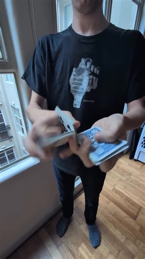 52Kards on Instagram: "Infinite loops. Cardist: @sprattcards Deck: Tally ho fan back #cardistry #playingcards #52kards #52kards #magictricks #magic #cardtricks"