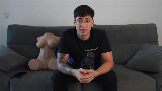 Handsome young office worker masturbating - Asian Gay Sex Videos - FullBoys.CC