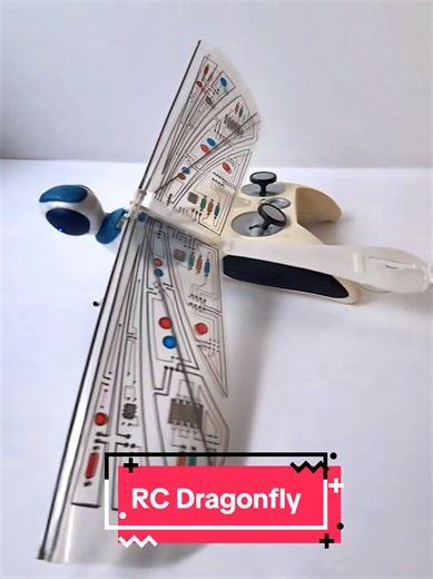 Die tolle RC Dragonfly bon Flytech. Zum Lenken nach links oder rechts gibt man nur einen kurzen Lenkimpuls. Man drückt quasi nur ganz kurz den Stick nach links oder rechts bei Vollgas. #rcdragonfly #dragonfly #rc #rccontrol #flytech