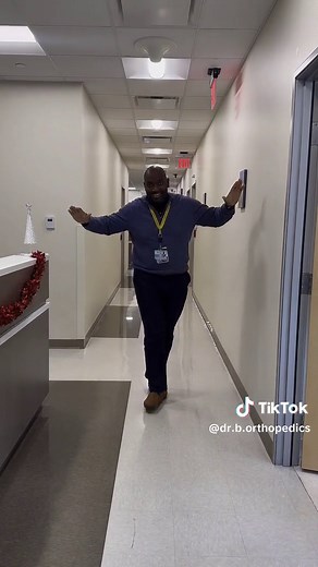 The tandem walk test is a tool we use in orthopedics to evaluate balance and coordination. This test helps us assess a patient’s ability to walk heel-to-toe in a straight line, detecting any potential issues. Give it a try… left do it, right do it, left-right-left-right 🎶😎 #orthopedics #spinehealth #walk #orthopedicsurgeon #balance #coordination #ortho #orthopedicsurgery #meded #health