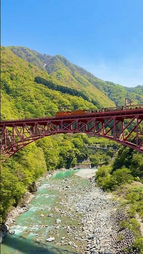 📍 黒部峡谷【富山】日本屈指のV字峡谷が広がる、圧巻の秘境スポット。エメラルドグリーンの川と切り立つ断崖が、壮大な自然美を生み出している。#旅行 #富山観光 #富山旅行 #富山