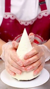 2K views · 11 reactions | Another Christmas tree cake design  #christmastreecakes #cakedecorating #christmas2025 #cakeart | Sahlitte B. Del Valle | Facebook