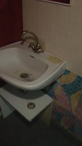 Cette ancienne chambre de bonne avec une jolie vue est affichée à un prix exorbitant | Le Meilleur du Pire