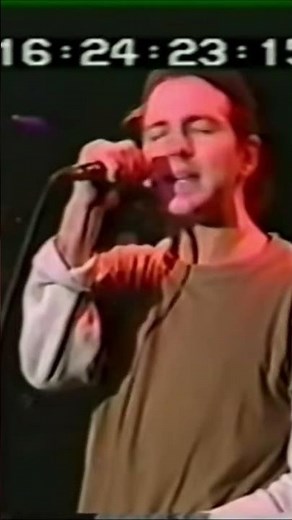 Epic "Even Flow" Performance from Pearl Jam! #guitar #music #pearljam