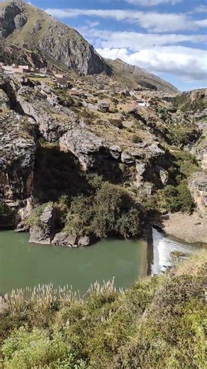 Un río del ande peruano que va perdiendo cada día su vitalidad. #naturaleza