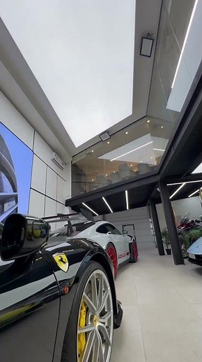 Light box with stretch ceiling membrane