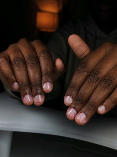 𝐌𝐀𝐍𝐔𝐂𝐔𝐑𝐄 𝐉𝐀𝐏𝐎𝐍𝐀𝐈𝐒𝐄 🤌🏽 𝐉𝐀𝐏𝐀𝐍𝐄𝐒𝐄 𝐌𝐀𝐍𝐈𝐂𝐔𝐑𝐄 🤌🏽 Le soin Japonais est une technique de soin d'origine Japonaise qui vise à renforcer et à embellir les ongles naturels 🌱 Obtenez des ongles sains,forts et brillants sans avoir recours à des vernis artificiels, ce qui rend le soin compatible aux ablutions 💧 Adapté à tous, y compris aux personnes travaillant dans des milieux médicaux 🩺 Idéal pour les ongles fragilisés, abîmés, ou après une période prolongée de pose d