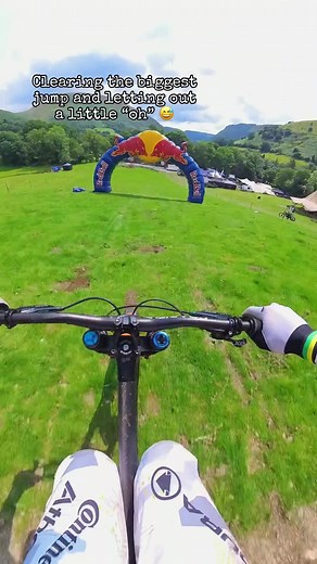 Hold your breath, again and again and again… 🤯 That Red Bull Hardline course living up to expectations. 🔥 📸 @Gee Atherton w/ #insta360 X3 #pov #mtblife #redbull #actioncamera #redbullhardline #fyp #bikelife