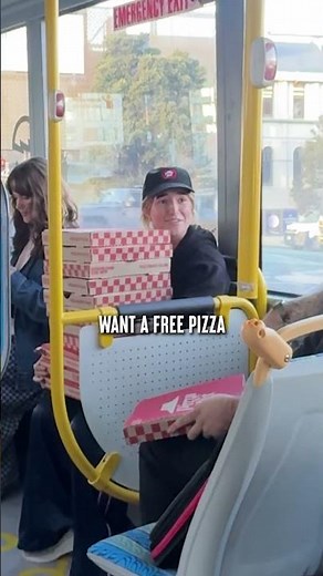 Hopped on a packed bus and started handing out free pizza like it was completely normal 🍕