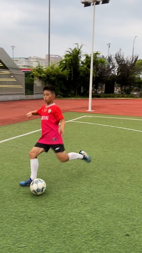 This young football player showcases his fancy footwork and ball-handling skills with ease! Sun Chenxi, a 12-year-old boy from Ningbo, has gained many fans online because of his passion and talent for playing football. He's already won many championships and awards in China and strives everyday to improve his skills. Opponents will find it challenging to steal the ball away from him! #Talent | China Plus Culture