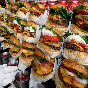 Most Famous American-style hamburgers | Eat Anywhere | Facebook