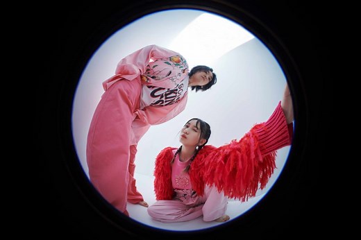 YOASOBI、TVアニメ"葬送のフリーレン"OPテーマ「勇者」MV＆楽曲用原作小説"奏送"本日9/29 23時公開。新アー写発表