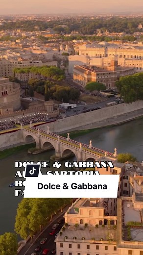 Alta Sartoria in Rome – where fashion meets history. Against the backdrop of Castel Sant’Angelo, Dolce & Gabbana brings timeless elegance to life. Art, devotion, and craftsmanship at its finest. 🇮🇹 #AltaSartoria #DolceGabbana #MadeInItaly #LuxuryFashion #Rome2025 #DGAltaSartoria #DGFattoAMano