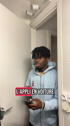 Obtiens le code en 2 semaines avec En Voiture Simone ! 👌 L'appli N°1 de code en France 🚗 77,8% de réussite au code (contre 56,6% de moyenne nationale) 🔥 Réservation de l'examen depuis l'app 🤝 Révise où tu veux, quand tu veux | En Voiture Simone