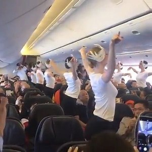 215K views · 3.6K reactions | Air France provides new entertainment by Ballet Opera de Paris for the pasangers from Shanghai/Paris :) Retour de la tournée en Asie AF 117 Shanghai/Paris. "Le Lac des cygnes Лебединое озеро" @airfrance @balletoperadeparis | Dance Channel TV | Facebook