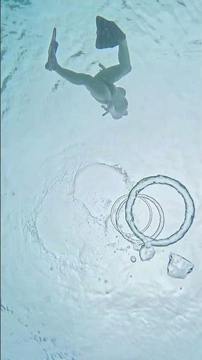 Underwater Bubble Rings: Mesmerizing Circles Beneath the Surface || WooGlobe