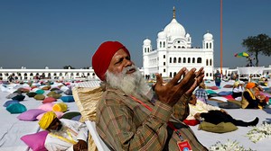 Hundreds of Sikhs make historic pilgrimage to holy site in Pakistan
