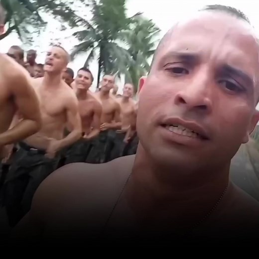 Fuzileiro Naval: A Canção de Orgulho e Luta