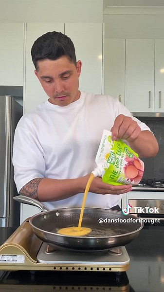 Cheesy Pesto Scrambled Egg Sandwich featuring @Sunny Queen Farms The Odd Eggs Recipe Makes 2 Ingredients: Sunny Queen Farms Ready-to-Pour Egg Mix 300ml 30-40g Cheddar cheese, shredded 3 tbspPesto store bought or homemade 3 Portobello mushrooms, sliced 1 Garlic sliced Fresh spinach 120g 4 Bacon strips 2 Brioche buns, halved 2 tbsp unsalted Butter Salt and pepper, to taste Chili flakes Cracked pepper Method: Preheat your oven to 180c. Place the bacon strips on a baking tray and cook for about 12-1