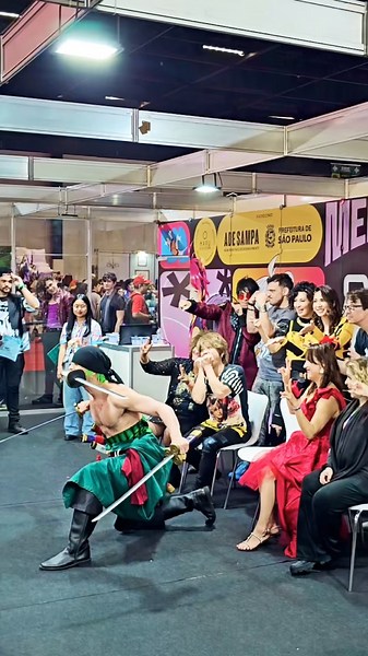 Zoro tirando foto com Kitadani e Super Friends no AF 25 🔥 #onepiece #zoro