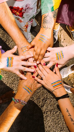 The beauty of drag & the harm of recent bans ‘It’s making people who don’t understand drag afraid’ — As anti-LGBTQIA legislation spreads, these drag performers are speaking out about the art form and what it’s meant to them Head to the link in bio to email your reps! 🏳️‍🌈 This video was made in collaboration with @galaxy_gives and @reform. To learn more, visit galaxygives.com and reformalliance.com. #pridemonth #lgbtqia #drag #dragqueen #dragperformer | NowThis