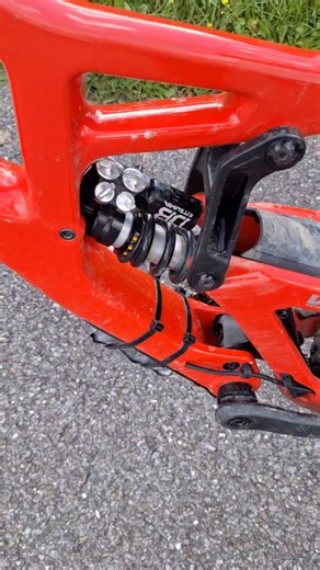 Serwis Full Bike on Instagram: "Asmr - broken spring retainer"