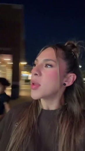 Eli super asombrada que conoció una nueva heladería por #eliesparza #team #reels #viral #nenas