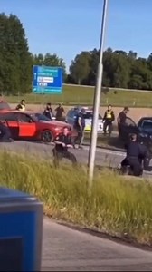 46K views · 946 reactions | Se videon: Här griper polisen männen misstänkta för skjutning i Farsta #stockholm #farsta #polis #blåljus #riks #nyheter #skjutning | Riks | Facebook